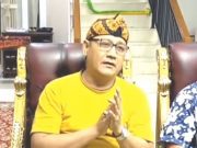 Edy Mulyadi Bawa Baju Ganti Saat Ke Bareskrim.