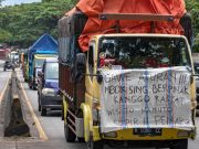 Demo Ratusan Driver Truk Blokade Jalan Di Berbagai Daerah