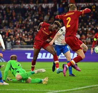 AS Roma vs Vitesse: AS Roma Lolos ke Perempat Final!