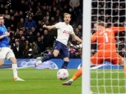Brighton vs Tottenham: Harry Kane Bawa Spurs Raih 3 Poin