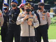 Aliansi BEM Surabaya Gelar Unjuk Rasa Depan Gedung DPR