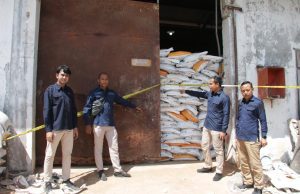 Polda Jatim Olah TKP Gudang Repacking Pupuk Subsidi Menjadi Non Subsidi