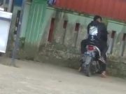 Bercumbu Di Tempat Parkir, 2 Sejoli Sempat Viral
