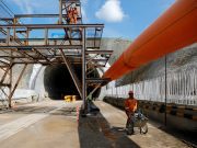 Anggaran Proyek Kereta Cepat Membengkak, APBN gimana?