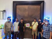 Resahkan Warga! Whisper Lounge disegel Satpol PP Surabaya