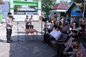 Idul Adha 1443 H, Polres Tanjung Perak Salurkan Hewan Kurban 7 Sapi dan 41 Kambing 3
