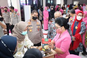 Dua Hari berturut Polda Jatim Gelar Bazar dan Fashion Peringati Hari HKGB Ke 70 1
