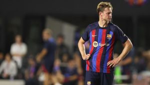 Tolak Gaji Besar di MU, De Jong Pilih Bertahan di Barcelona? 1