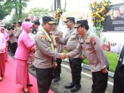 Pisah Sambut Kapolda Jawa Timur, Irjen Pol Nico Afinta Memohon Maaf Kepada Seluruh Anggota
