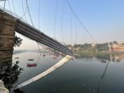 Tewaskan Lebih Dari 120 Orang, Begini Kronologi Jembatan 100 Tahun di India Ambruk!