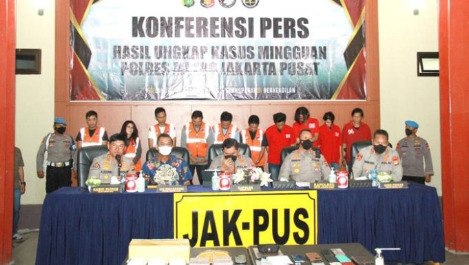 polda-metro-jaya-menggelar-konferensi-pers-terkait-kasus-narkoba-melibatkan-irjen-teddy-minahasa_169