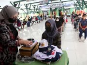 Perbanyak UMKM Jahit, Seragam Sekolah Gratis di Surabaya Berlanjut!