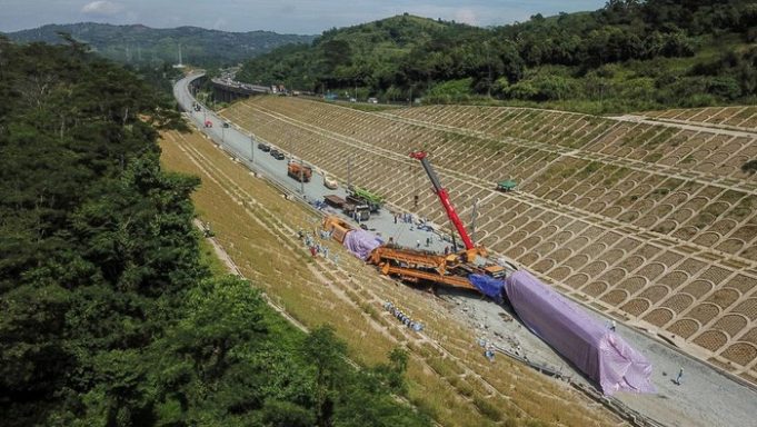 Proses Evakuasi Bangkai kereta Teknis