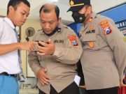 Demi Berantas Gangster, Polisi Lakukan Sidak Dadakan ke Sekolah!