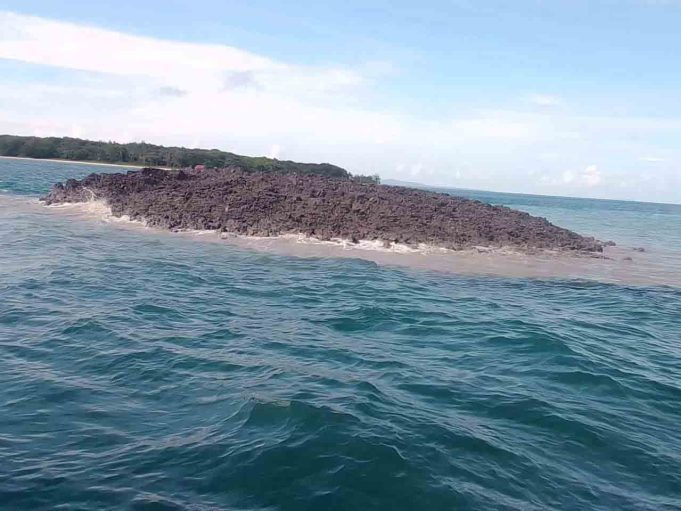 Tumpukan Material di Tanimbar Usai Gempa