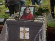 Tangis Pecah Warnai Pemakaman Angela Korban Mutilasi