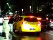 Viral, Pengendara Fortuner Yang Arogan Serahkan Diri Ke Polres Metro Jaksel!