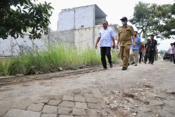 Armuji-saat-sidak-jalan-beji_1.jpeg