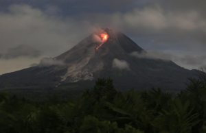 Erupsi Lagi Pagi Ini, Awan Panas Merapi Meluncur 2 Kilometer