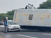 Mobil Pemudik Ringsek Tertimpa Bus di Tol Surabaya-Gempol, Satu Keluarga Selamat