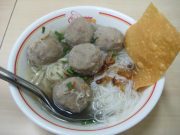 Rekomendasi 10 Tempat Makan Bakso di Surabaya yang Enaknya Bikin Nagih, Cobain Yuk!