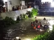 Hujan Sejak Sore, Remaja Surabaya Terseret Arus Sungai