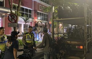 Patroli Malam Ramadan, Polisi di Surabaya Tindak 100 Pelanggar dan Amankan 47 Motor