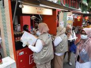 PEMKOT SURABAYA BERSAMA BBPOM CEK MENU KULINER RAMADAN DI KYA-KYA