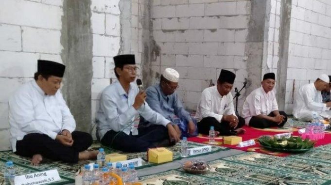 Warga-RT-5-RW-11-Kelurahan-Medokan-Ayu-Kecamatan-Rungkut-Surabaya-menggelar-acara-halal-bihalal