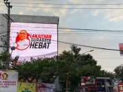 Dukungan Eri Maju Pilwali 2024 Muncul di Videotron Jalan Protokol Surabaya