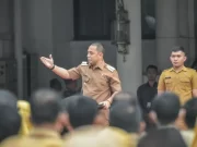 Cak Eri Mempringatkan ASN Pemkot Surabaya Supaya tak berbuat aneh-aneh