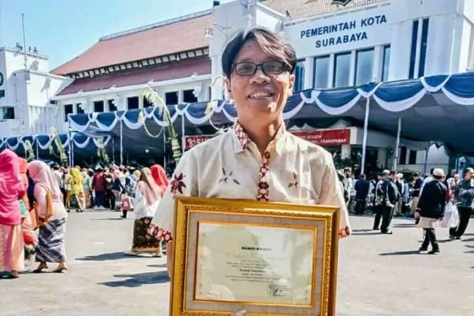 fotografer-mamuk-raih-penghargaan-dari-wali-kota-surabaya--thumbnail-176