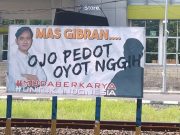Spanduk Gibran untuk Indonesia Muncul di Surabaya: Mas Gibran Ojo Pedot Oyot Nggeh