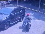 Motor Pengunjung Indomaret di Surabaya Digondol Maling ketika Ditinggal Pipis