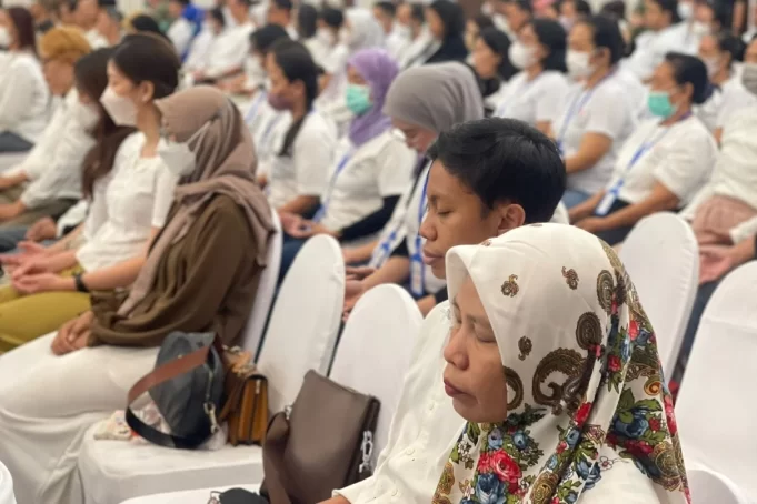 peserta-meditasi-upgrade-your-heart-to-heal-the-earth-di-sua-oswh