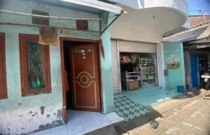 Regu Densus 88 Geledah Rumah Terduga Teroris di Dupak Surabaya