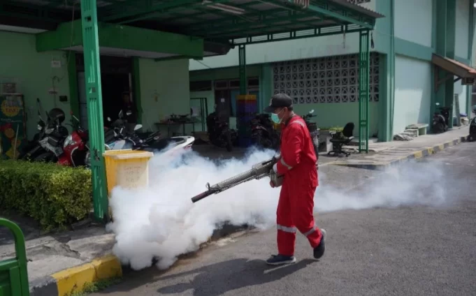 sambut-jemaah-haji-asrama-sukolilo-surabaya-lakukan-fogging--thumbnail-188