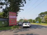 Warga Citrland Surabaya Menolak pendirian sekolah logos , Menyebabkan Kemacetan