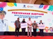 Wali Kota Surabaya Serahkan Klaim JKM RW di Hari Anak Nasional 2023