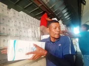 16.380 Dus Air Zamzam dari Tanah Suci Tiba di Embarkasi Haji Surabaya