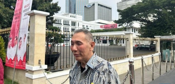 jusuf-hamka-sambangi-polhukam-ingin-ketemu-mahfud-md-cnbc-indonesiazefanya-aprilia-4_169