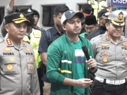 Sebuah Catatan Klarifikasi Alex Tualeka