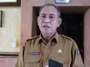 Pemkot Surabaya Bagikan Seragam Sekolah Gratis untuk Siswa dari Keluarga Tak Mampu