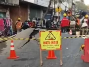 Aspal di Jalan Pasar Kembang Pecah