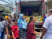 Pemkot Surabaya Distribusikan Beras Medium Bulog untuk Antisipasi Kenaikan Harga