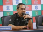 Sampaikan Permohonan Maaf ke Pemain, Aji Santoso Pamit dari Persebaya