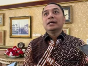 Pemkot Melarang Warga Surabaya Bayar Parkir Tanpa Karcis