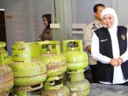 Untuk Masyarakat Miskin, Gubernur Khofifah Larang Ada Permainan Harga Gas LPG 3 Kg
