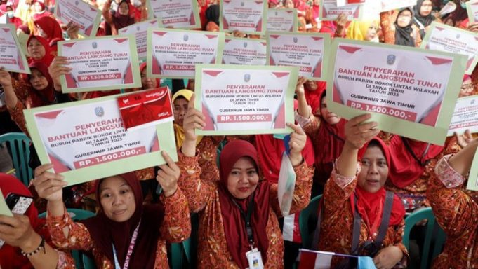 sebanyak-97-pekerja-di-iht-adalah-perempuan-dan-menjadi-tulang-punggung-keluarga-mereka-tersebar-di-berbagai-sektor-baik-itu-p_169