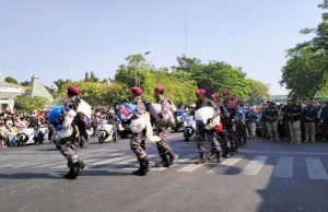 Perayaan Puncak HUT TNI AL ke-78 di Tugu Pahlawan Surabaya Berlangsung Meriah